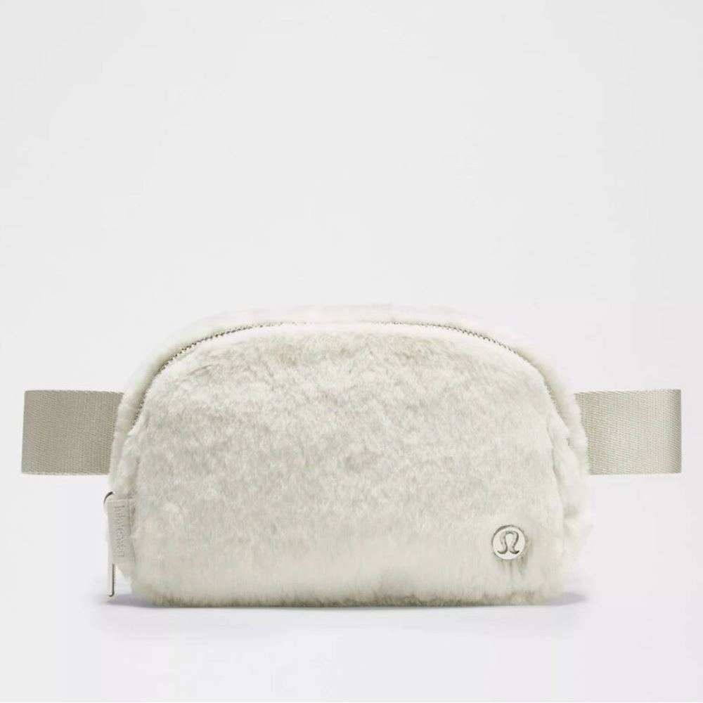 Lululemon Everywhere Belt Bag *Plush Fleece BONE/SLVR (Brand New)